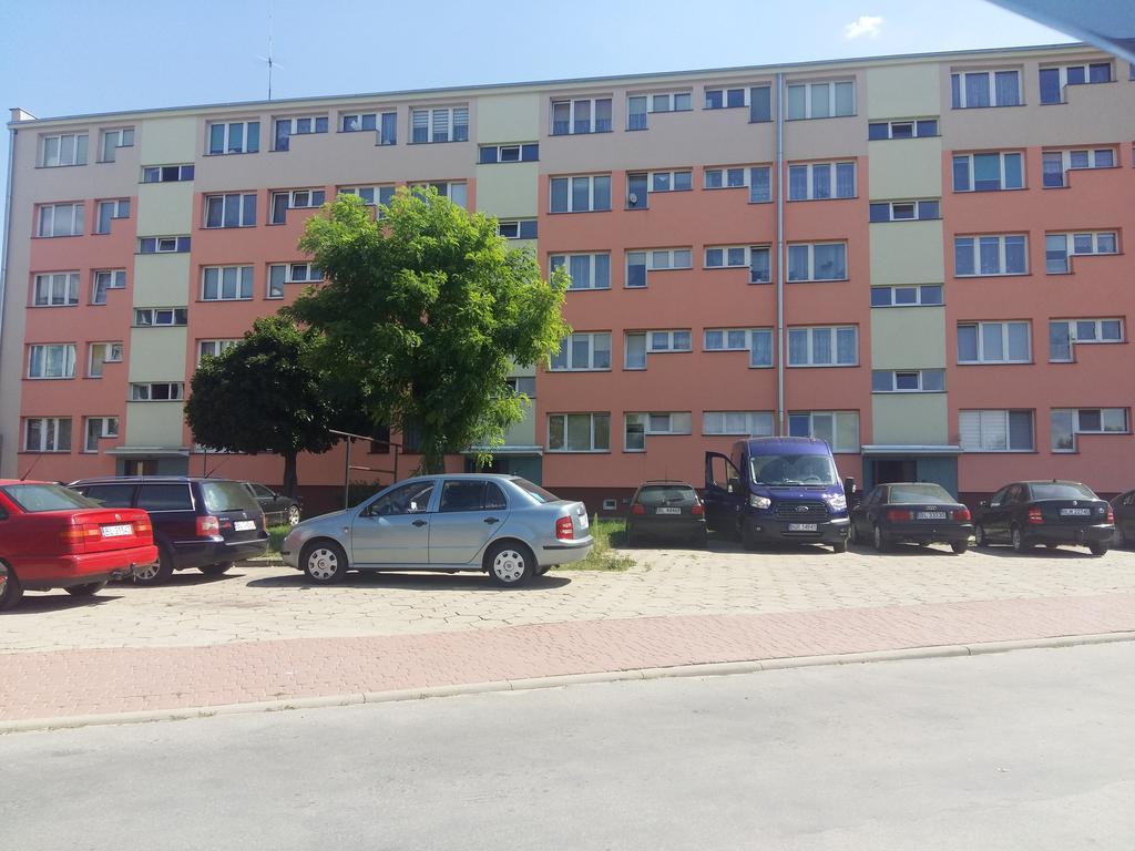 Отель Apartament Dmowskiego Ломжа Экстерьер фото